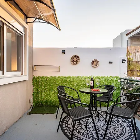 Elia Garden Apartment *